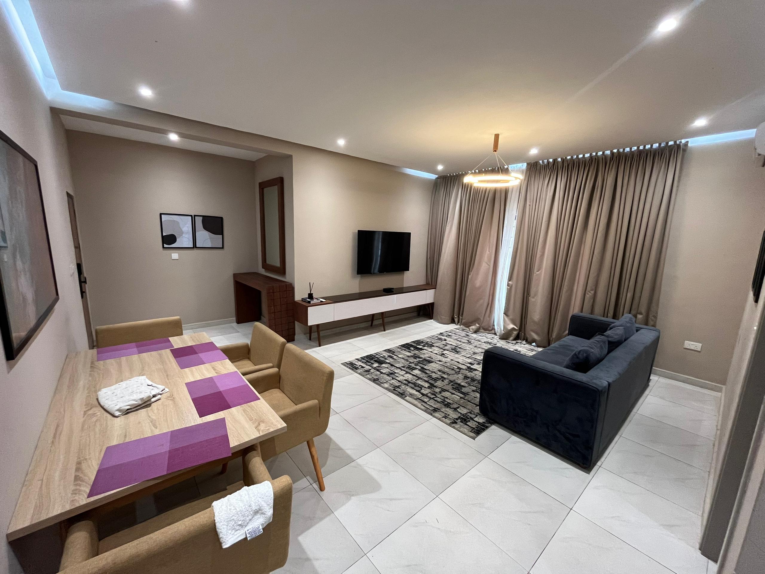 Exquisitely furnished 1 bedroom apartment